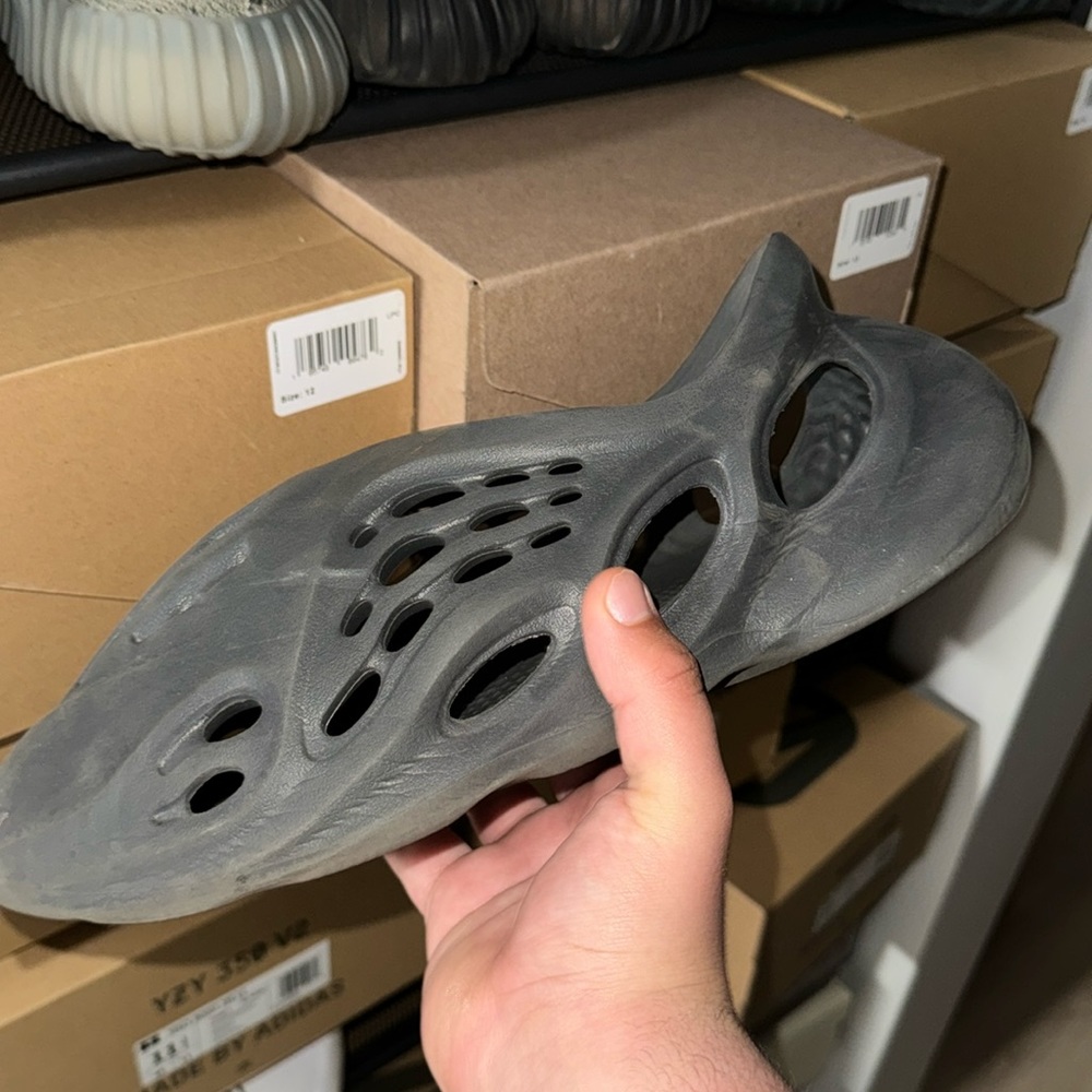 BLACK YEEZY FOAM RUNNER USED‼️